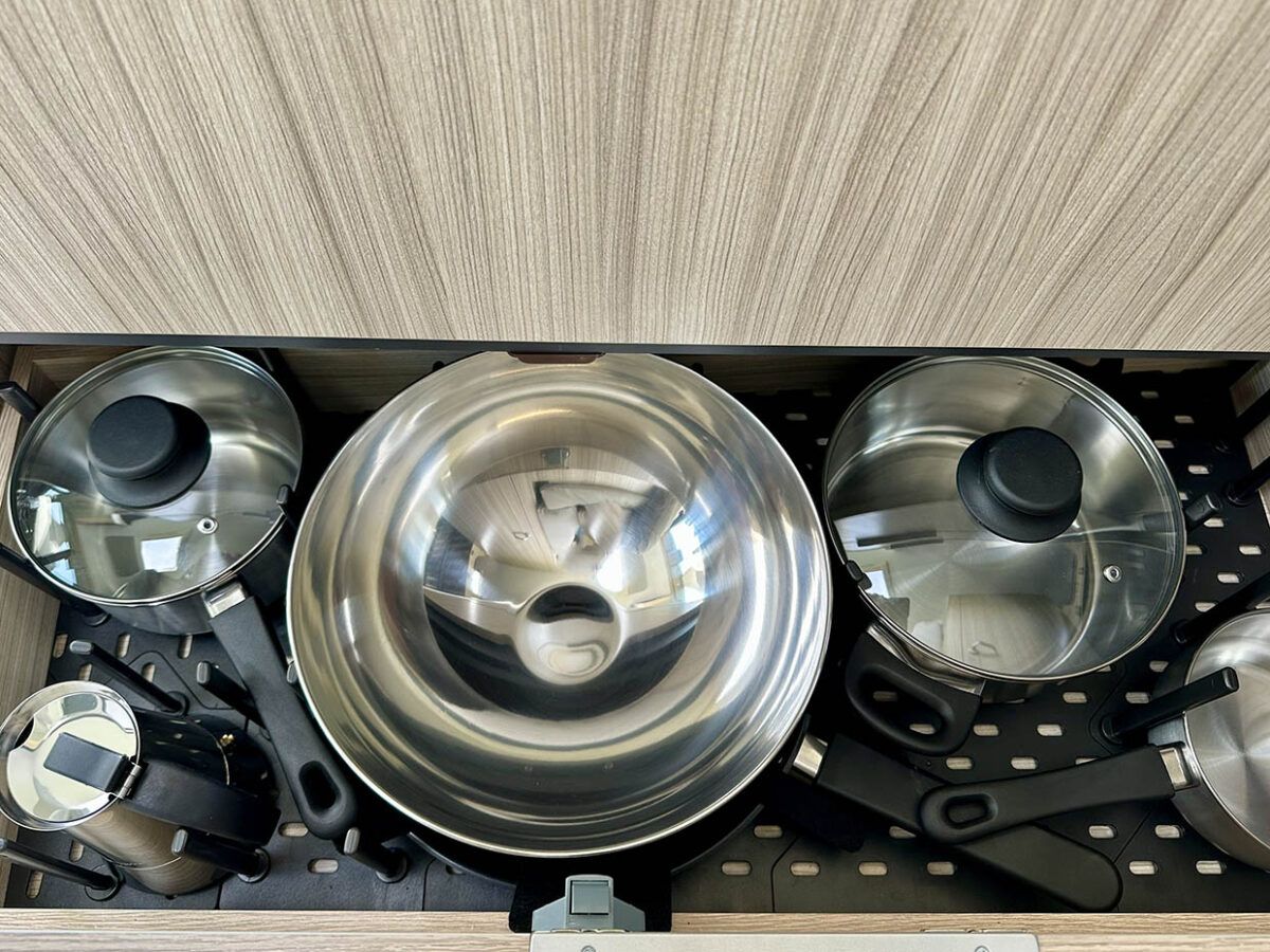Menaje-Cocina-Camper-Adria-Twin-e1749892745413