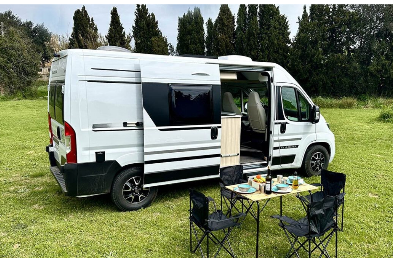 Alquiler 4 plazas Adria Twin en Barcelona