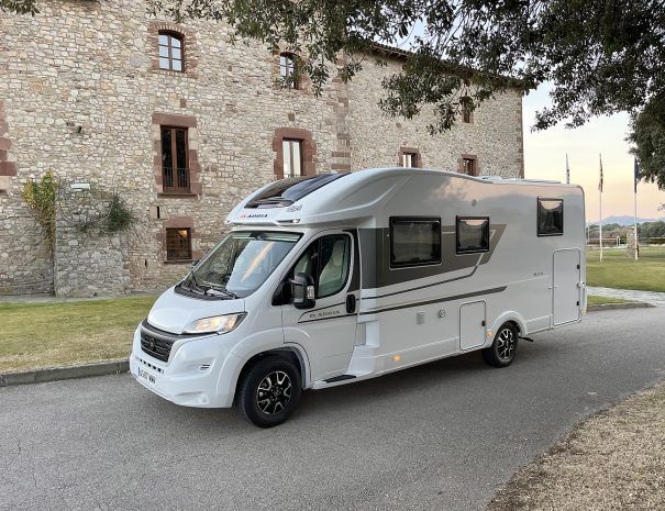 Alquiler 5 plazas Adria Matrix en Barcelona