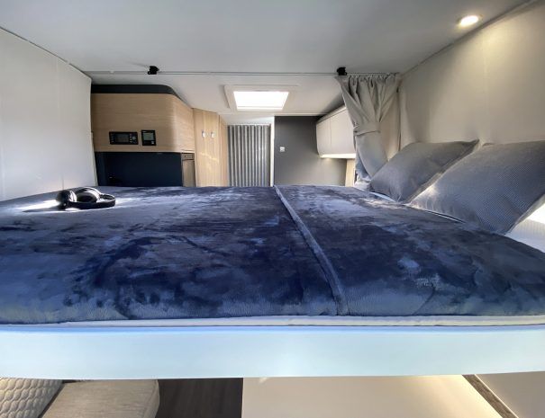 autocaravaningbarcelona-cama-basculante-3-605×465