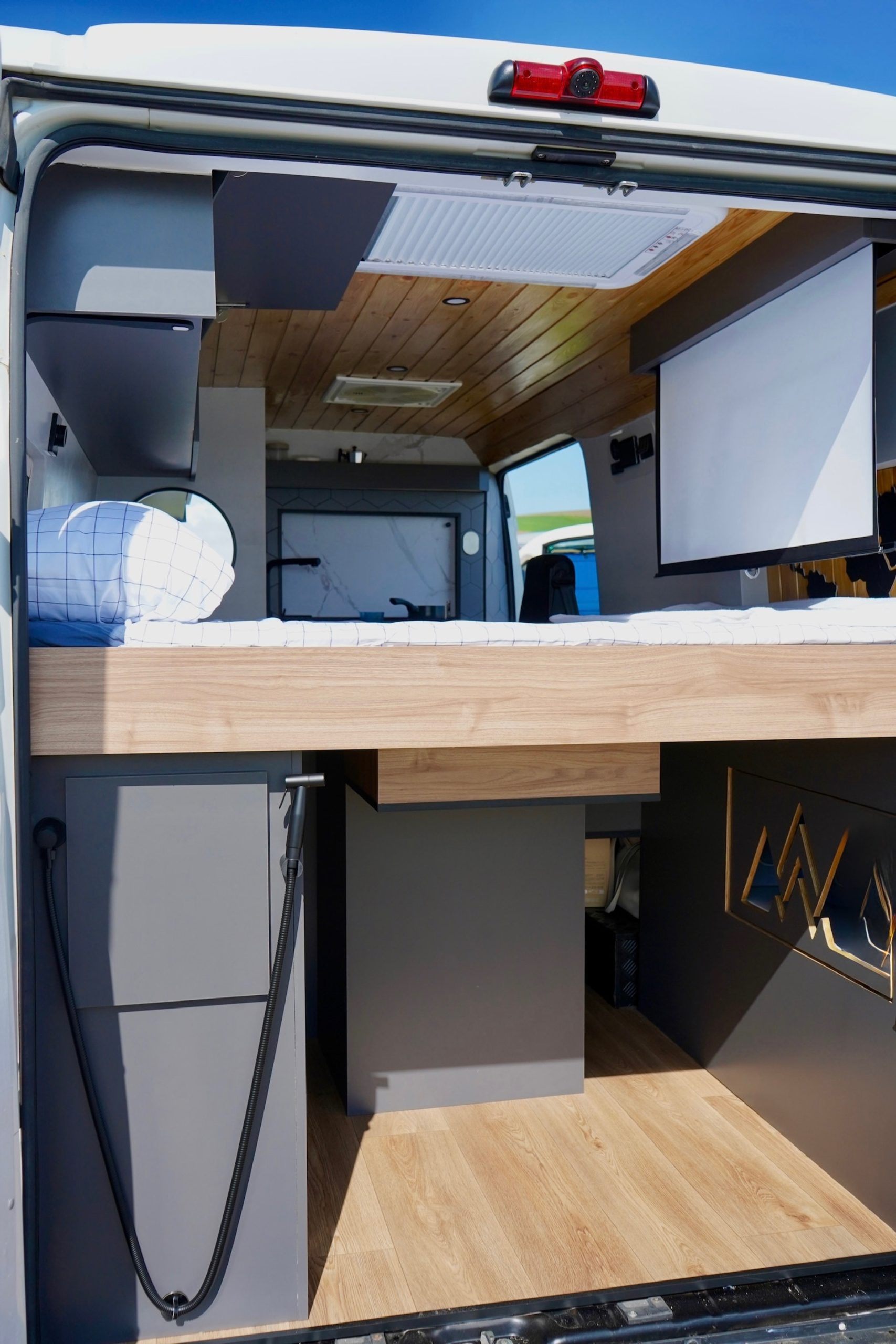 Alquiler 4 plazas CamperVan Cine en Cantabria