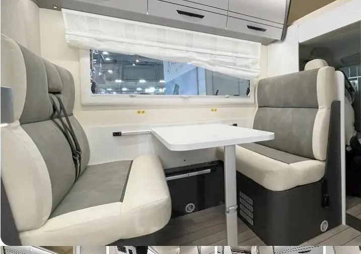 Alquiler 6 plazas Mc Louis Glamys 320 en Barcelona
