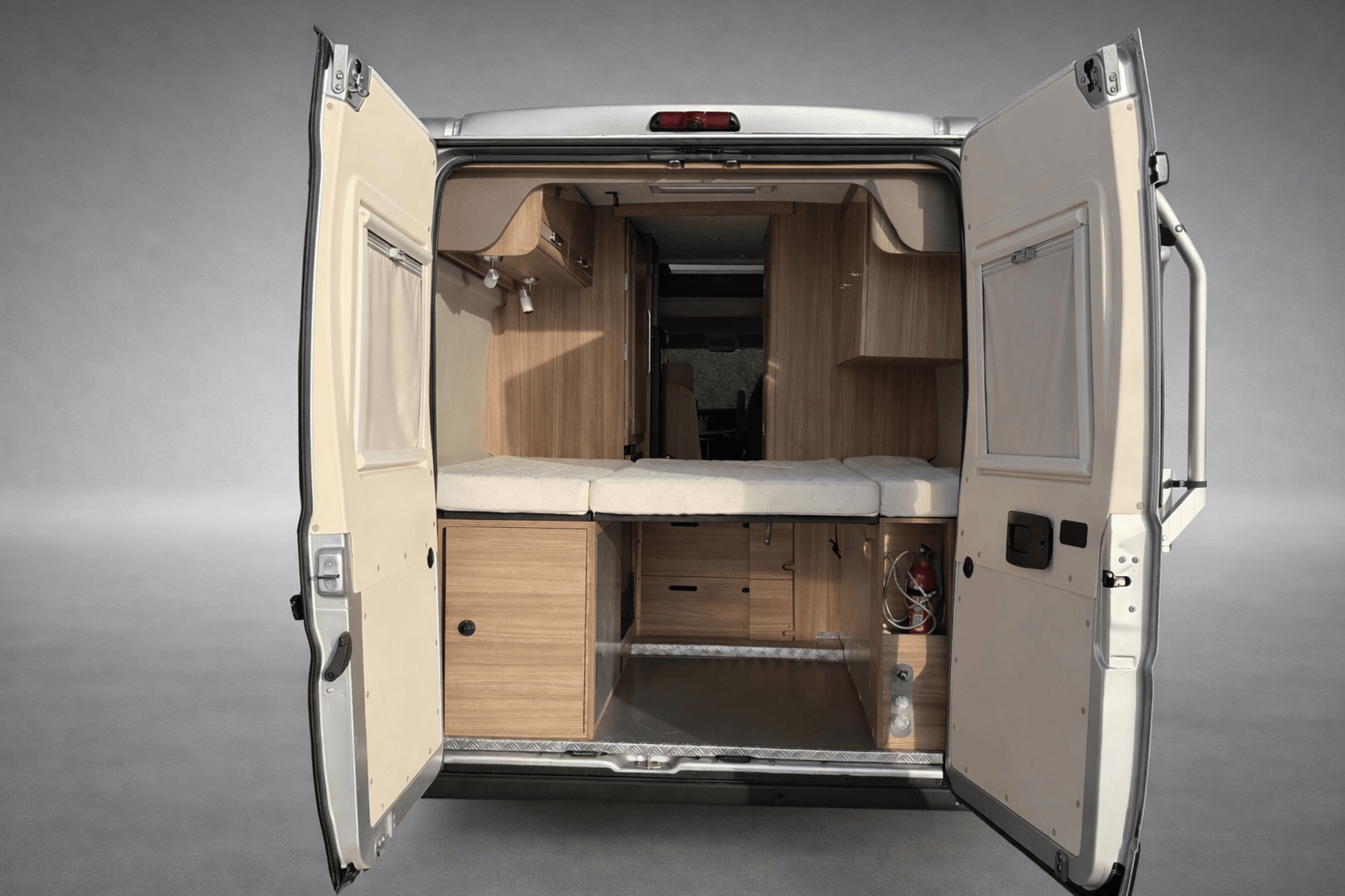 Alquiler 4 plazas CamperVan Invictus en Cantabria