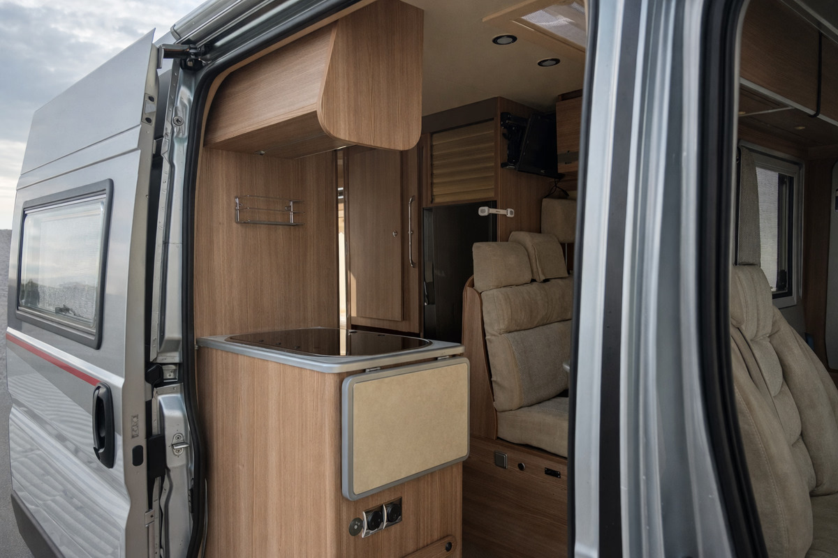 Alquiler 4 plazas CamperVan Invictus en Cantabria