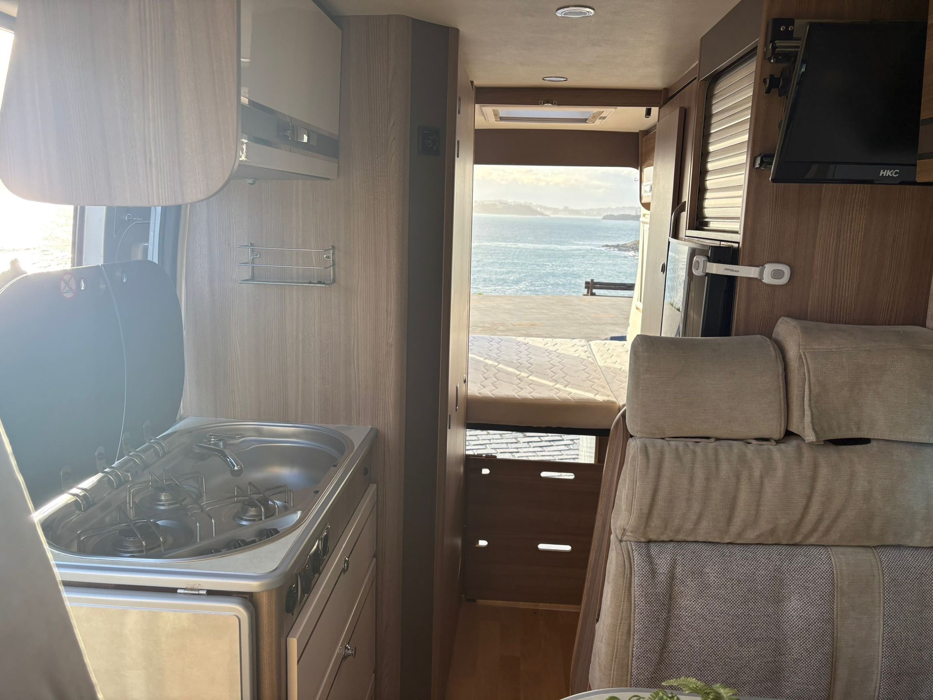 Alquiler 4 plazas CamperVan Invictus en Cantabria