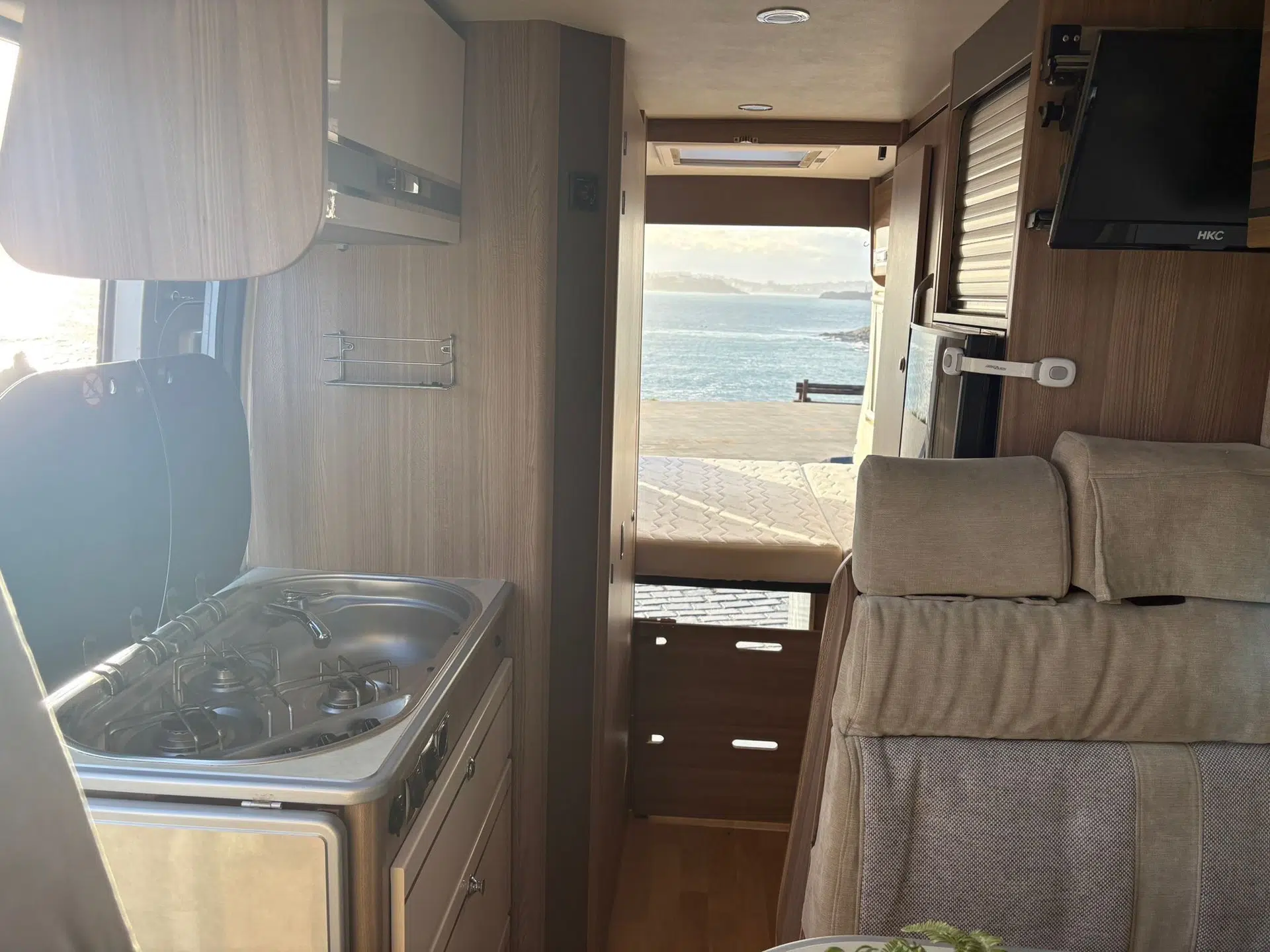 Alquiler 4 plazas CamperVan Invictus en Cantabria