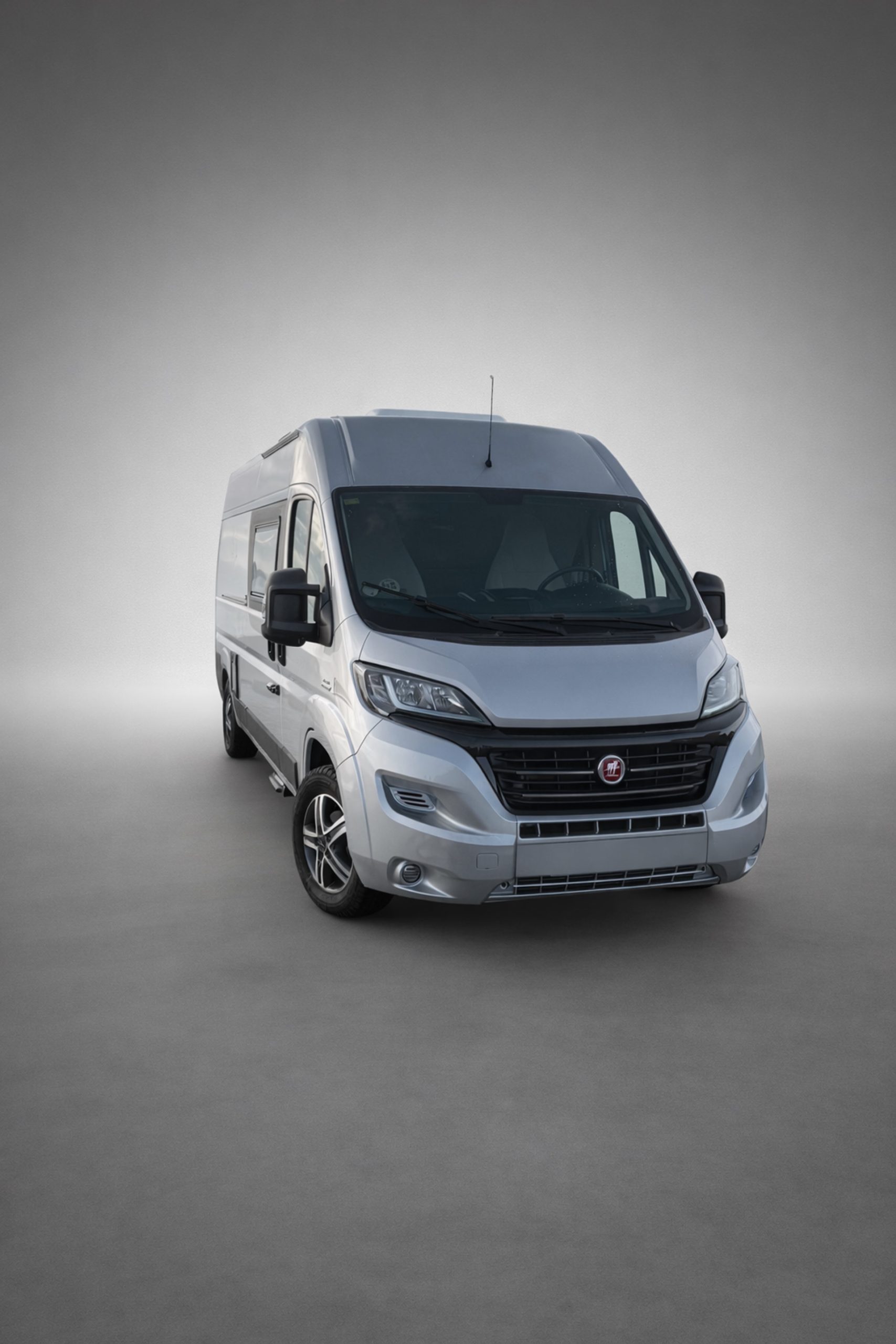 Alquiler 4 plazas CamperVan Invictus en Cantabria