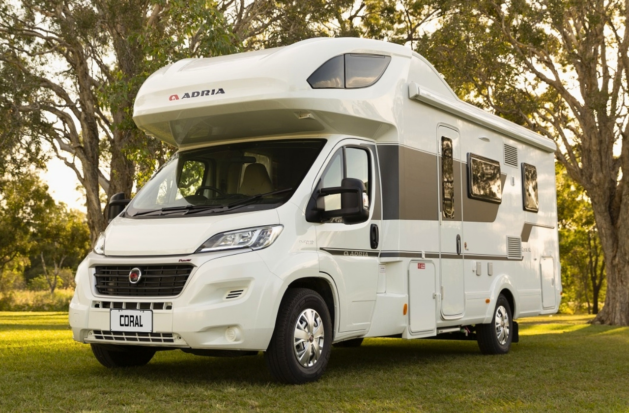 Alquiler 5 plazas Adria Coral XL Axess 600 DP / AN en Barcelona
