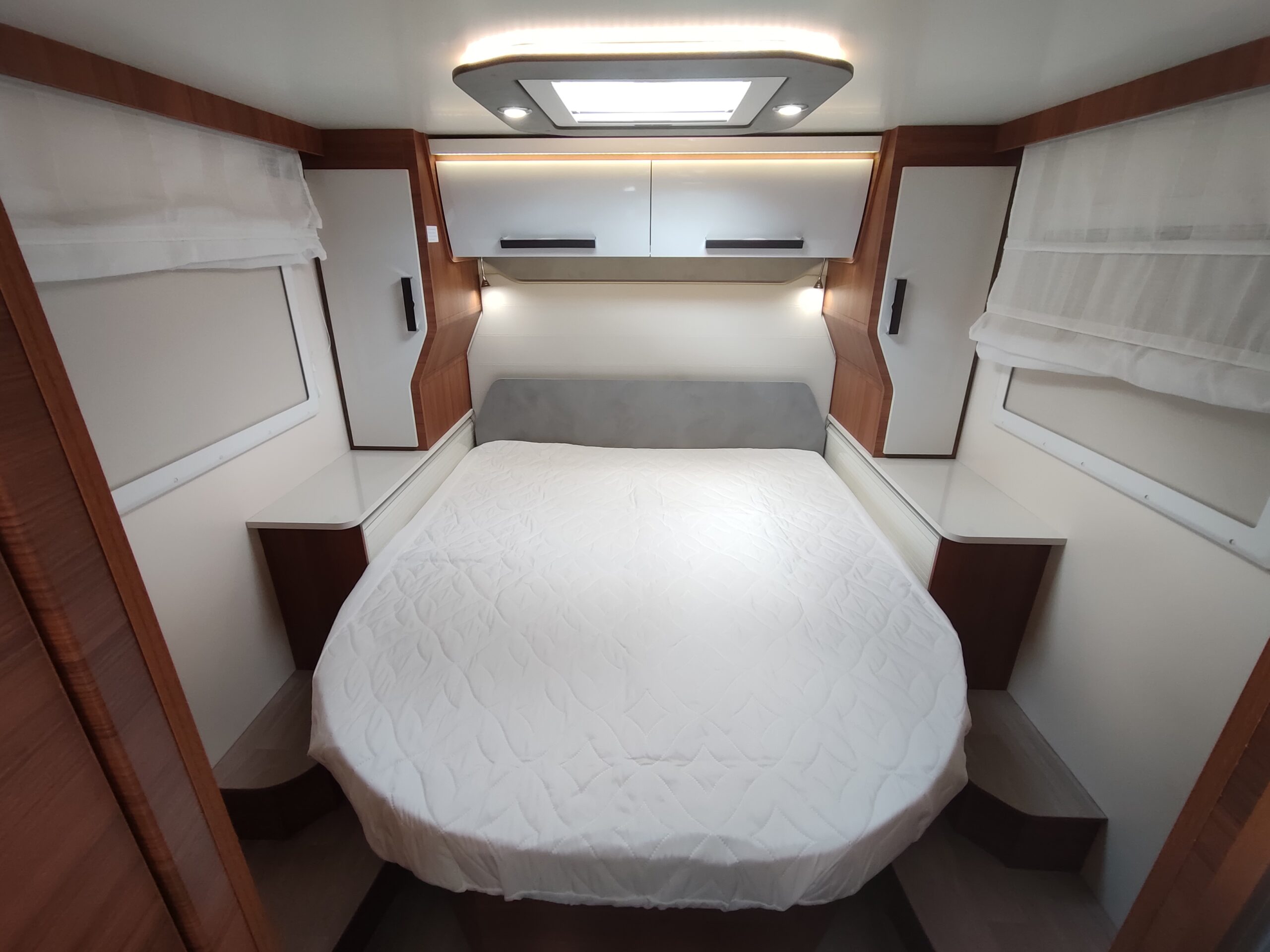 Alquiler 5 plazas Elnagh Baron 579 en Sevilla
