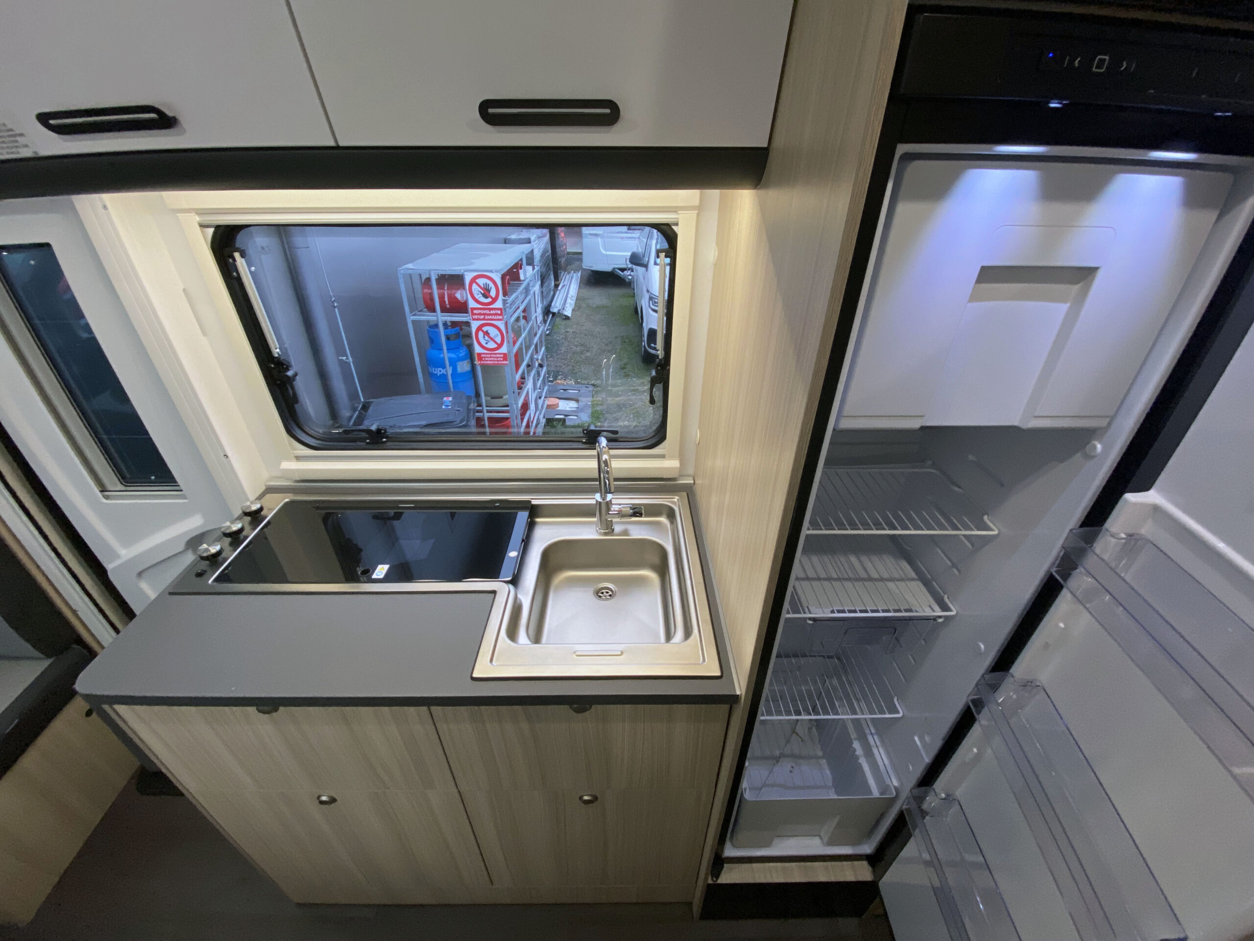 SL-cocina-y-frigo-scaled
