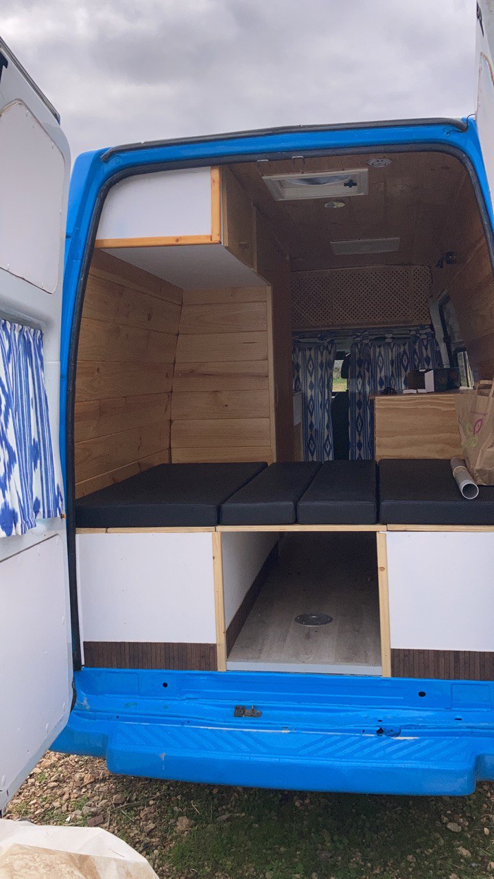 Alquiler 2 plazas CamperVan L3/H2 Azul en Mallorca