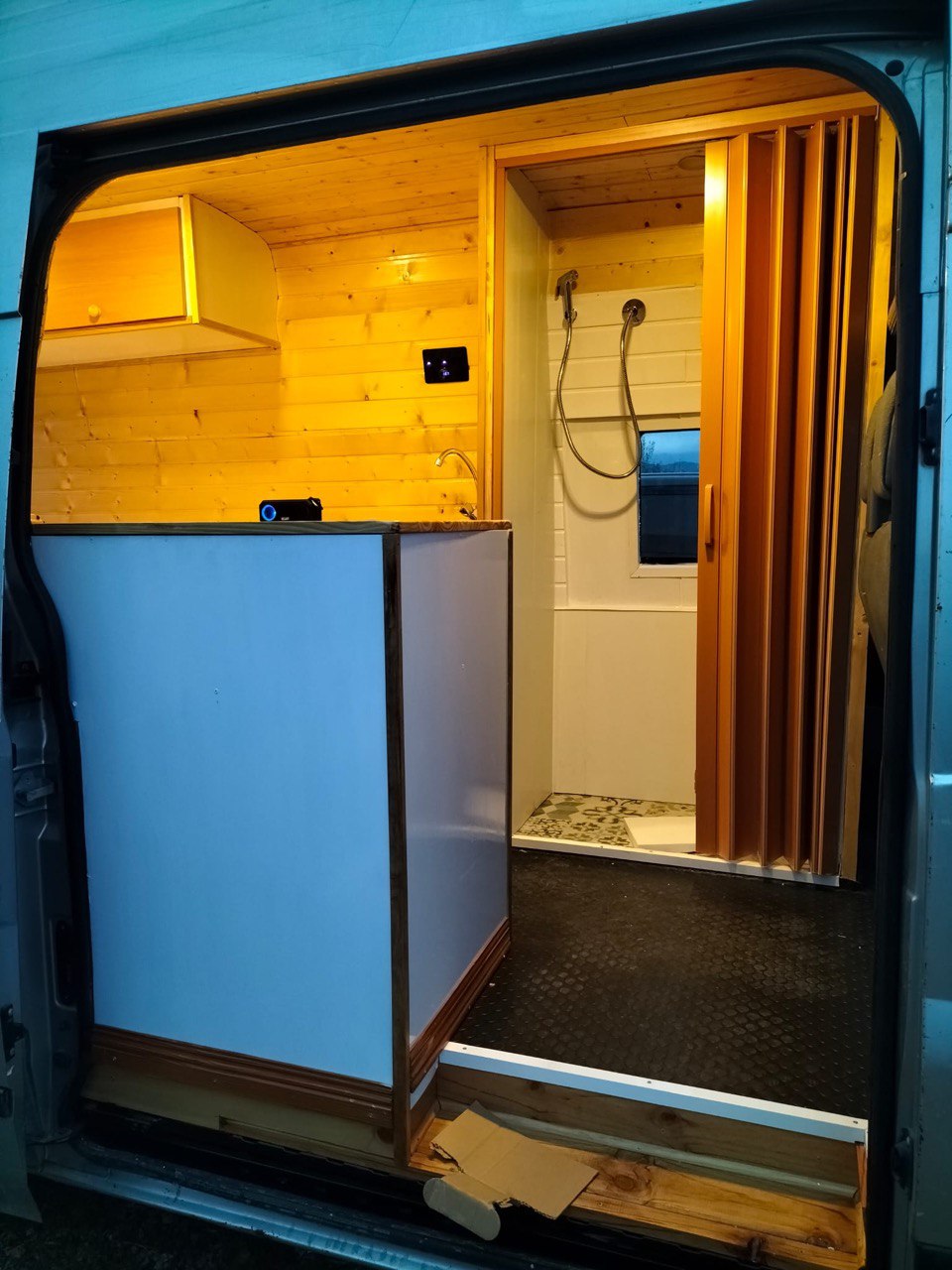 Alquiler 2 plazas CamperVan L3/H2 Azul en Mallorca