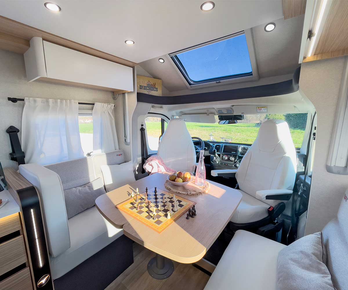 Alquiler 4 plazas Pilote 720 FGJ en Zaragoza