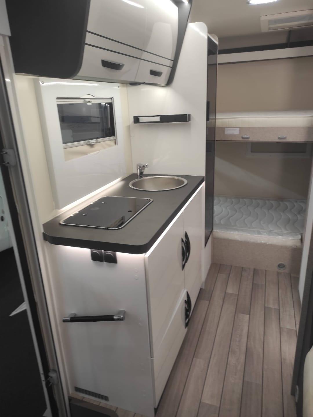 Alquiler 6 plazas Mc Louis Glamys 320 en A Coruña