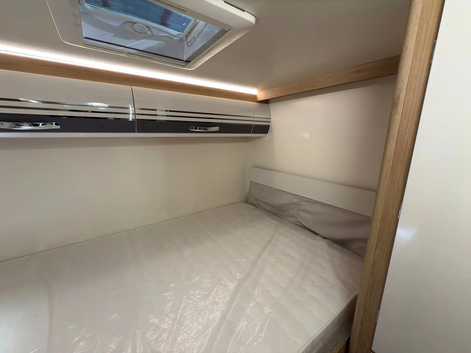 Alquiler 5 plazas Roller Team Kronos 298 TL en Lleida