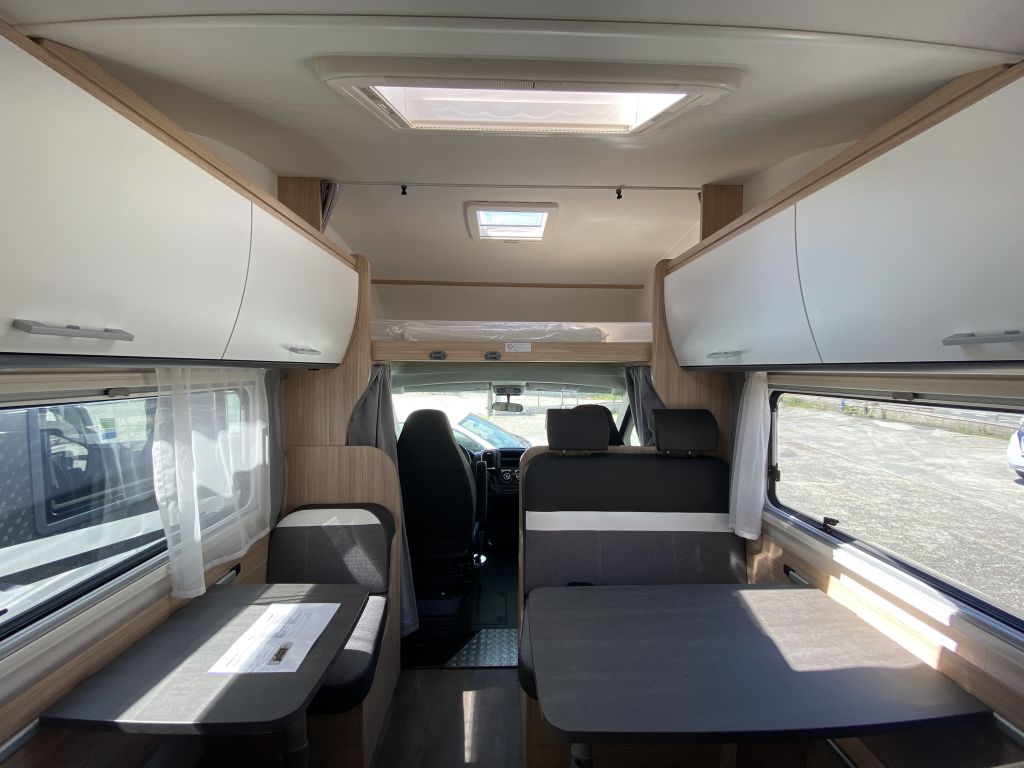 Alquiler 6 plazas Sunlight A72 en Huesca
