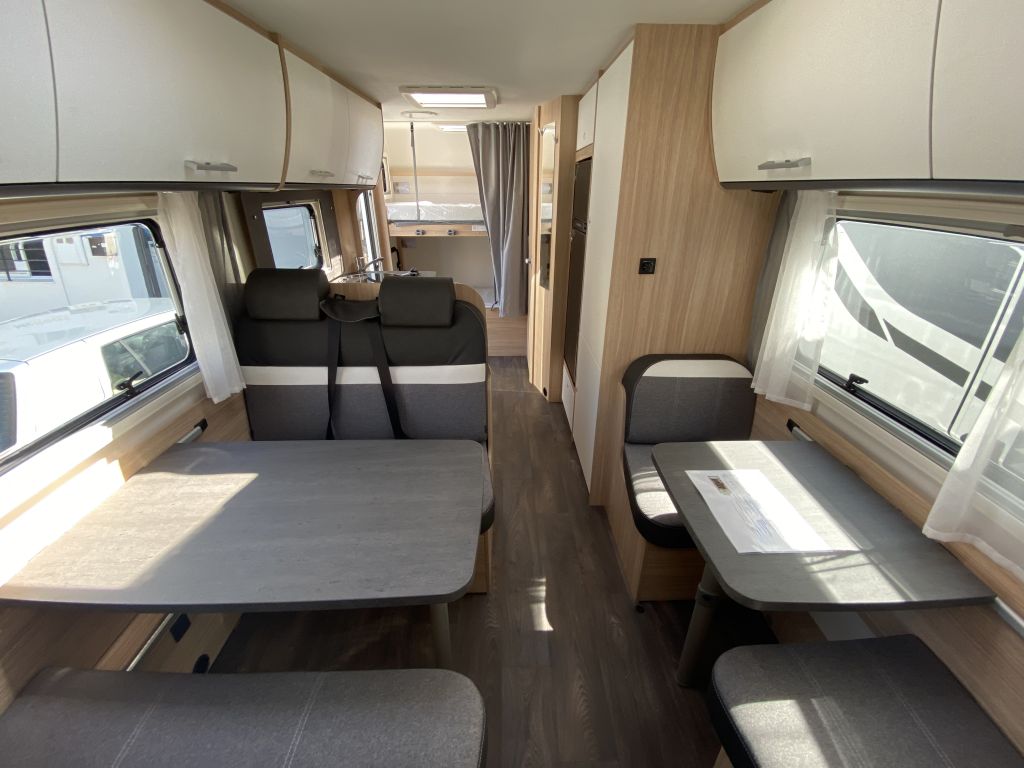 Alquiler 6 plazas Sunlight A72 en Huesca