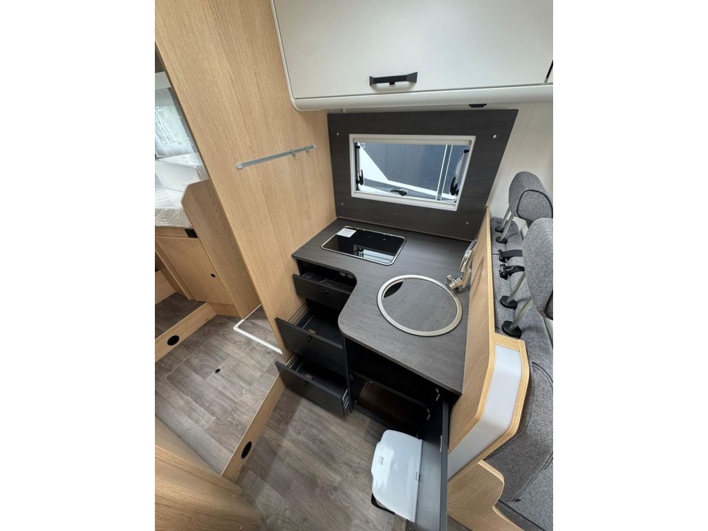Alquiler 5 plazas Sunlight I68 Adventure Edition en Alicante