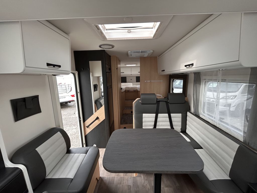 Alquiler 5 plazas Sunlight I68 Adventure Edition en Almería