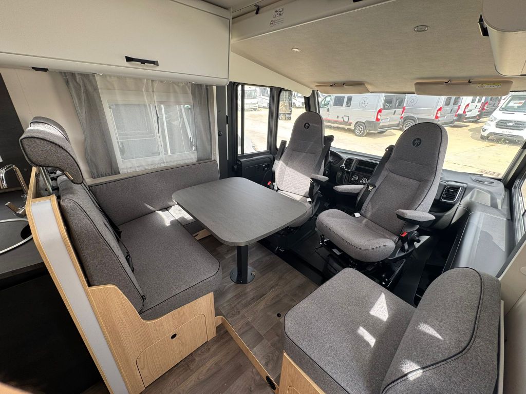 Alquiler 5 plazas Sunlight I68 Adventure Edition en Alicante