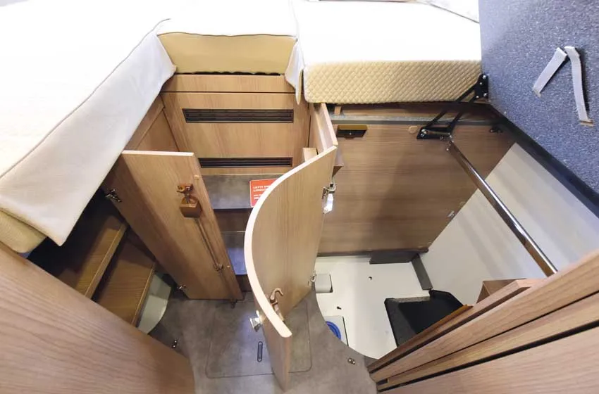 autocaravana-Malibu-T-460-armarios