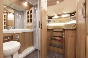 autocaravana-Malibu-T-460-aseo-cama