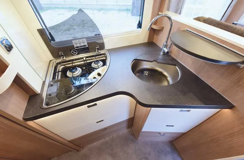autocaravana-Malibu-T-460-cocina