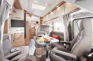 autocaravana-Malibu-T-460-espacio-mesa