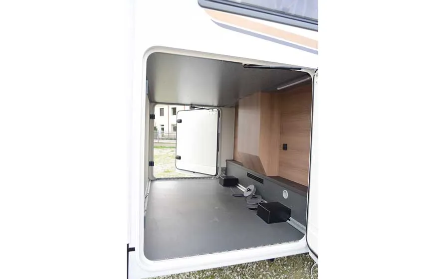 autocaravana-Malibu-T-460-maletero
