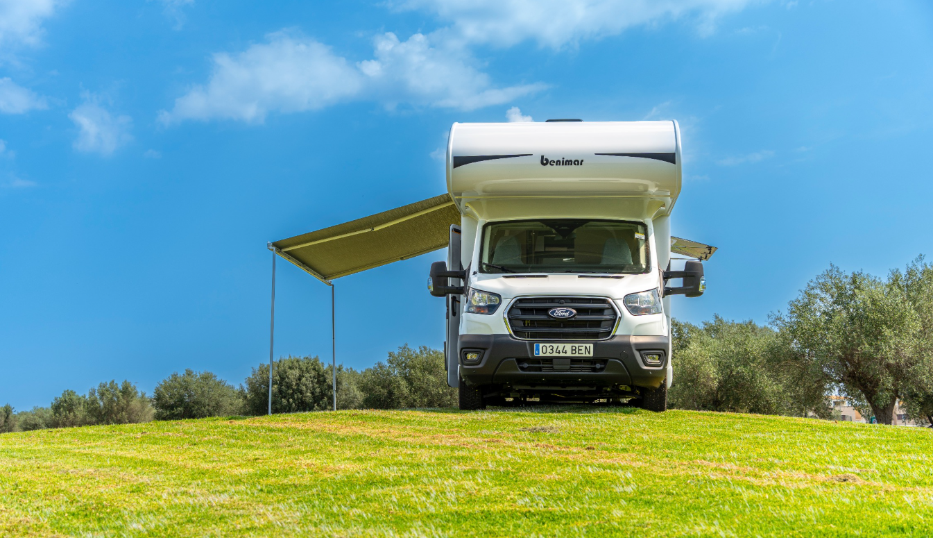 Alquiler 6 plazas Benimar Sport 344 UP en Barcelona